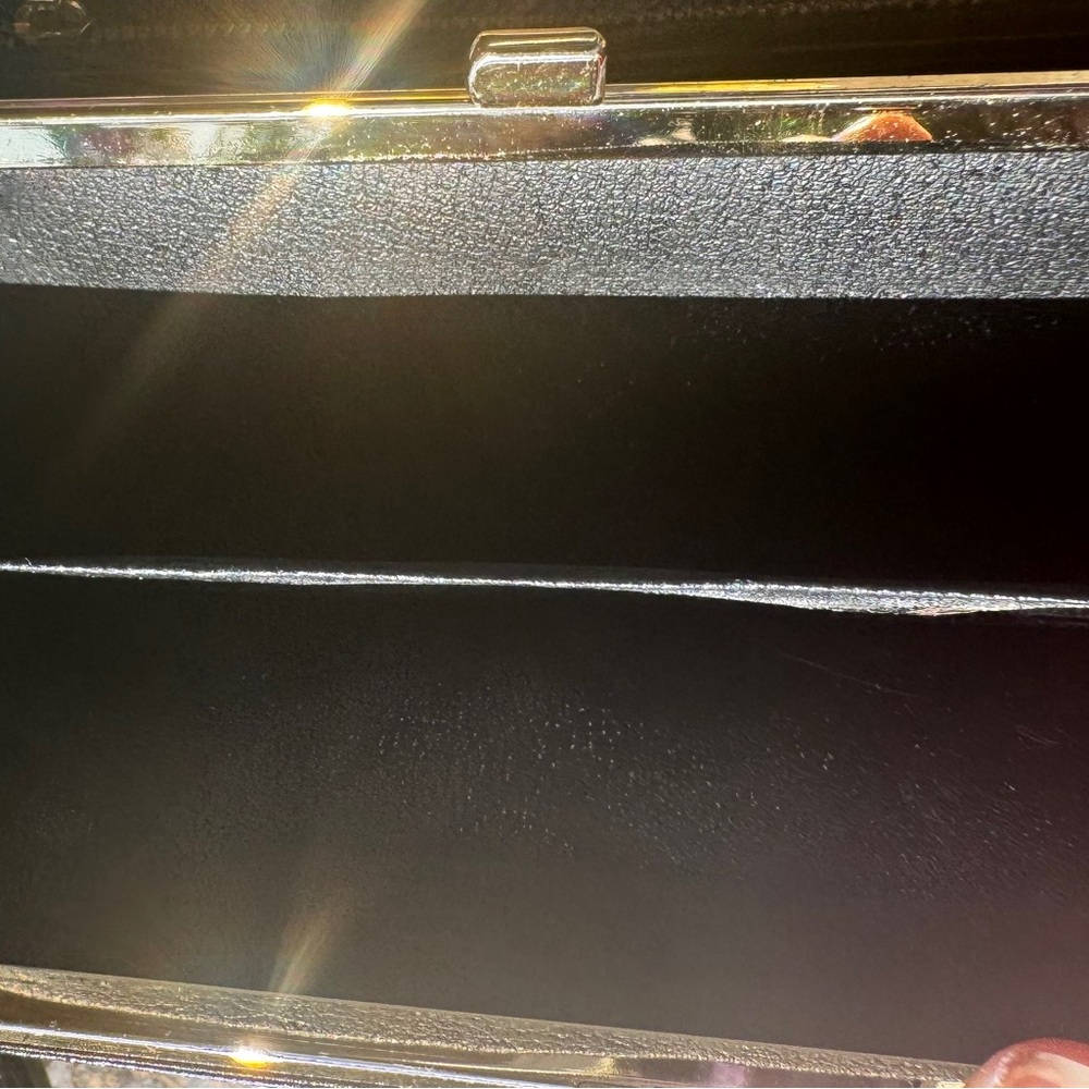 Vintage Valentino Garavani Black Wallet with Gold Accents - Picture 10 of 13